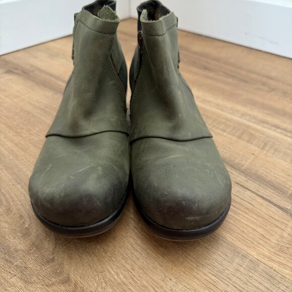 Fly London Mel Green Booties Leather Suede Buckle Detail Boho Earthy EU 37 - Picture 6 of 8